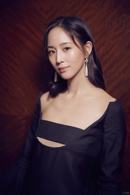 张钧甯:彭于晏张钧甯携手官宣, 正式领结婚证三月结婚? 胡歌再度走上热搜