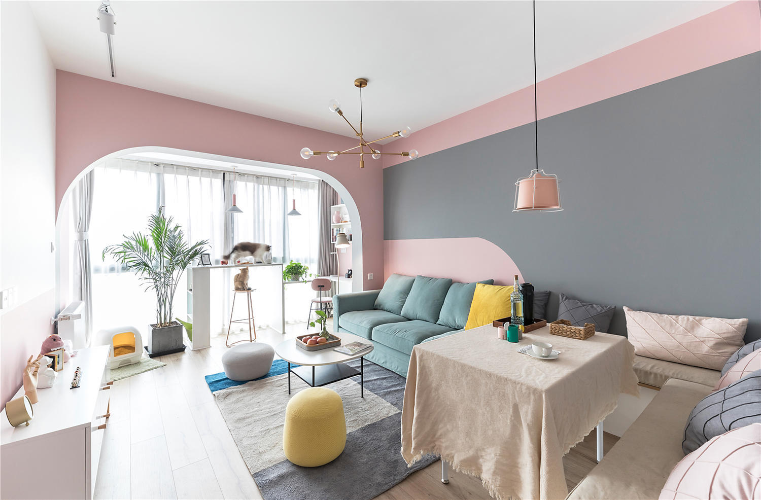 |这才是现代年轻人的客厅，吃喝、娱乐、休闲、工作都能搞定