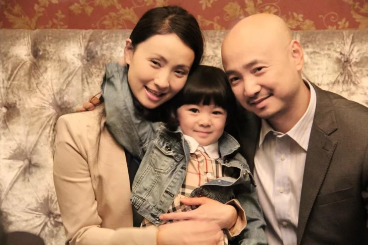 徐峥|有种“实在”叫徐峥两口子，当镜头往下移，网友：真是满满的亮点