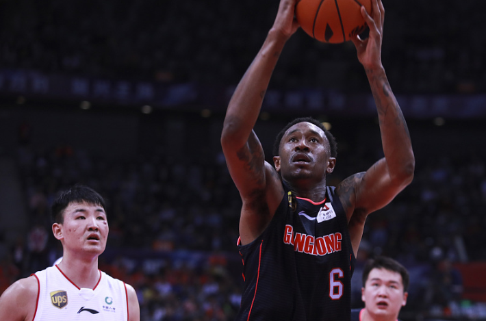 「广东男篮」宏远男篮再度引进外援？或打算三外援作战，杜峰好算盘