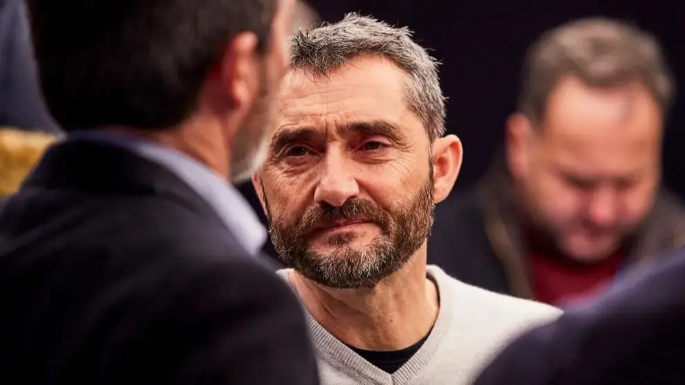 巴塞罗那@82现身狂赞梅西!白发胡须尽显苍老,巴萨球迷在论坛述说思念之情