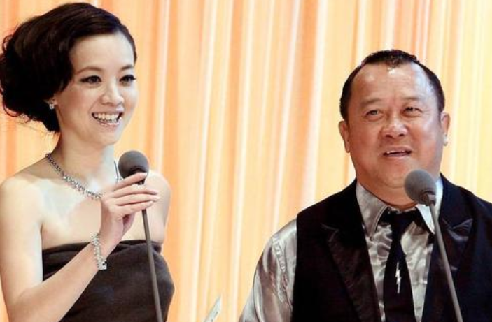 曾志伟|曾志伟女儿为什么46岁无人追？知道原因后，换我我也不敢娶啊！