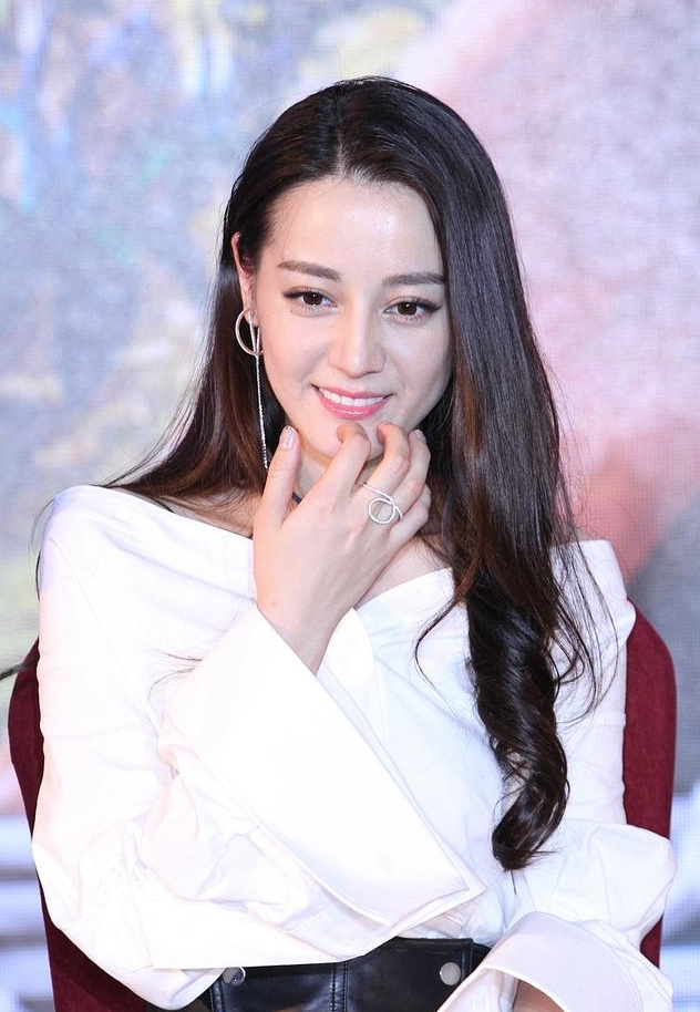 吴宇森▲娱乐你问我答之：范丞丞为什么资源还这么好？迪丽热巴恋爱过吗？