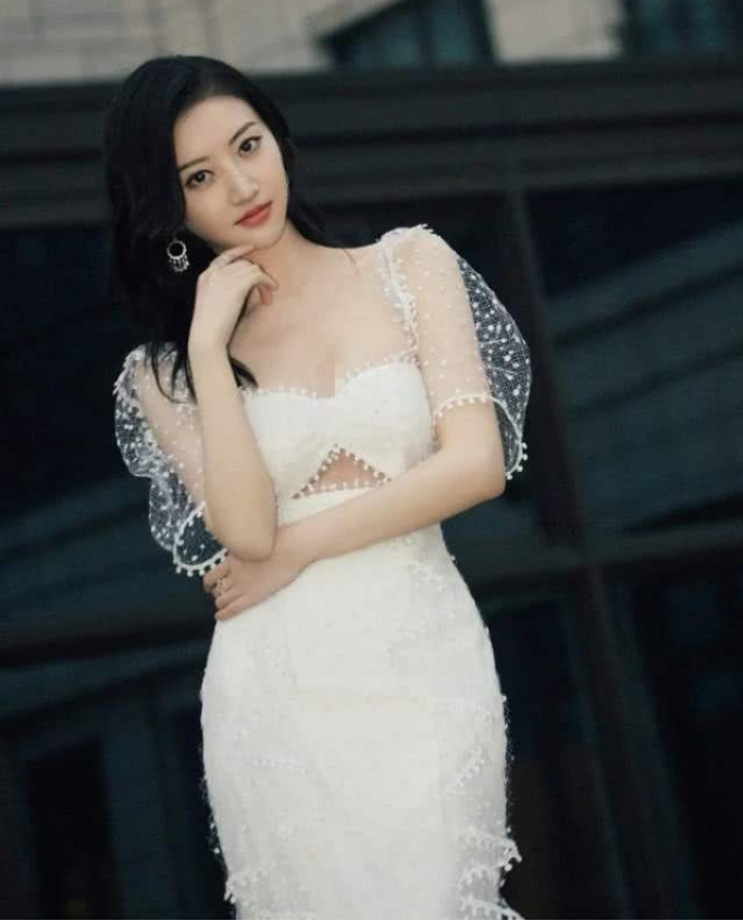 「景甜」31岁景甜“真人”长啥样？当看清生图下的她，网友：张继科的眼光好毒！