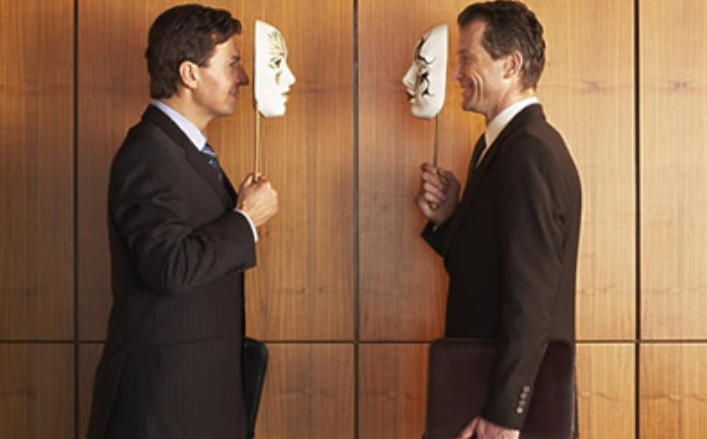 ##职场上被别人背后捅刀？要不要还回去！