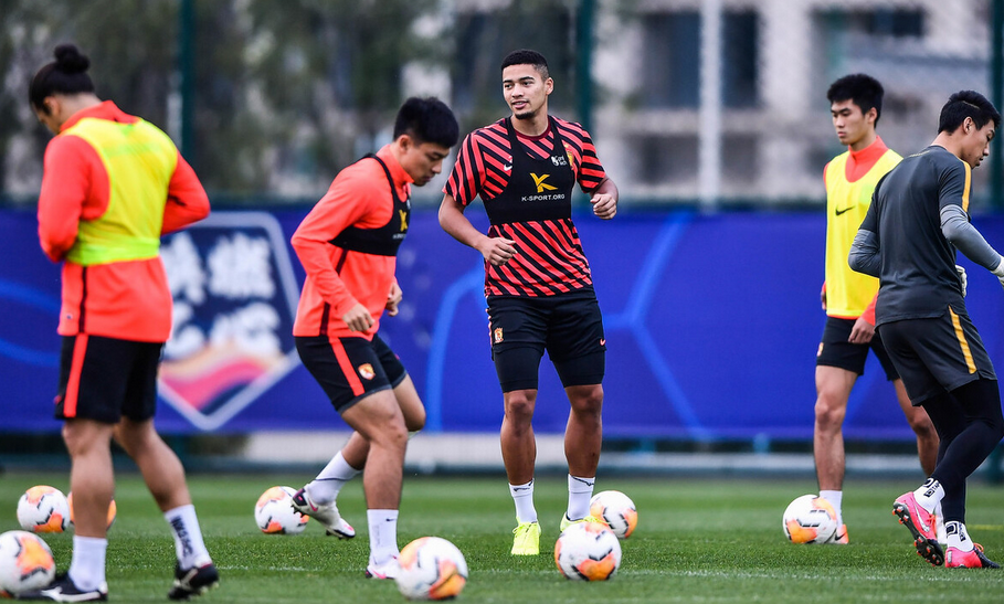 足球|收官之战！恒大首发11人大轮换：保8+足校三少领衔，蒋光太回归