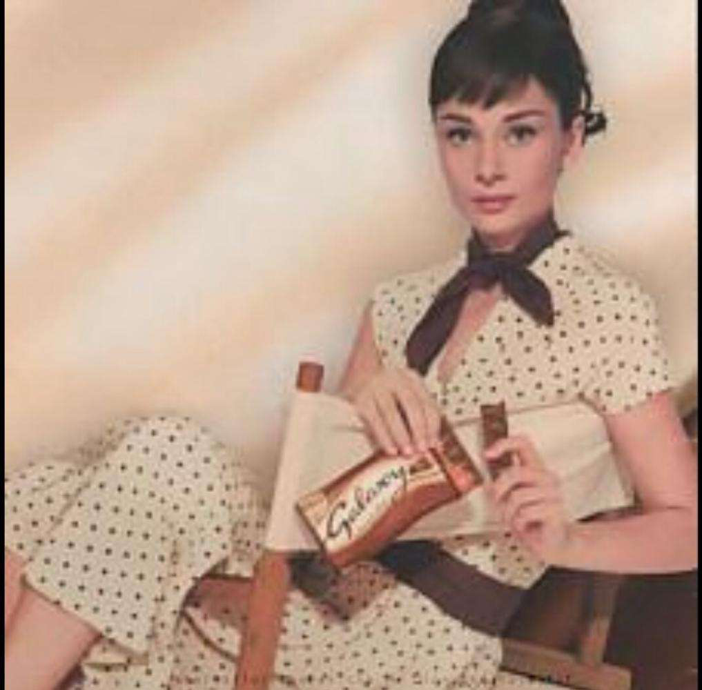 德芙|同样是代言“德芙”:前三位普通,只有她拍出了吃不起的感觉