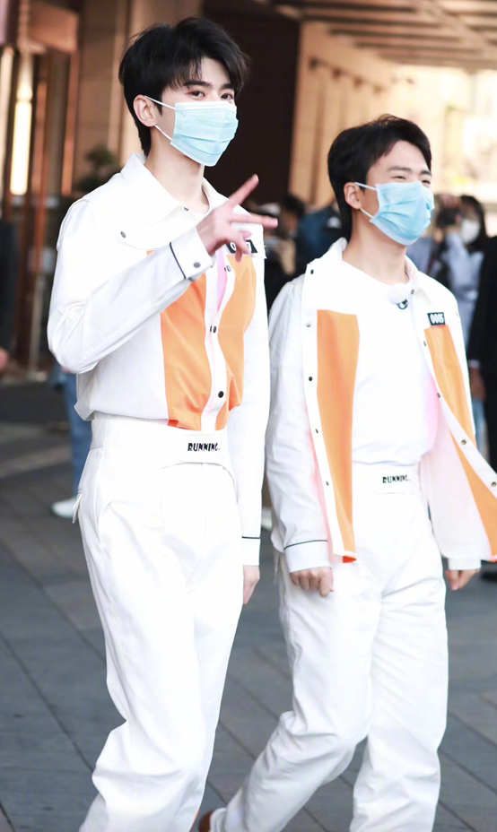 奔跑吧兄弟：跑男最新路透图曝光，蔡徐坤身材成亮点，郑恺被嘲讽胖出天际