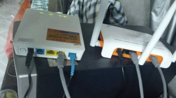 [华为]买一张无限流量卡插在旧手机里面, 长期开热点替换家里宽带可行吗?