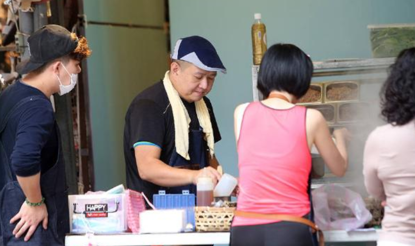 林志颖|林志颖哥哥夜市卖肠粉,生意惨淡每天只卖出30份,不愿与弟弟相认!