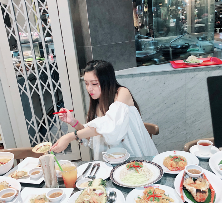 杭州|每顿吃8斤每月餐费1.5万！吃播网红崩溃：没法活了