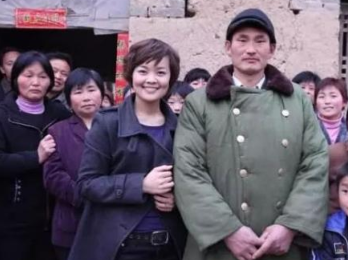 「朱之文」朱之文骂女儿是“200斤的废物”,只会拿快递和买烤肠,好家教是装不出来的