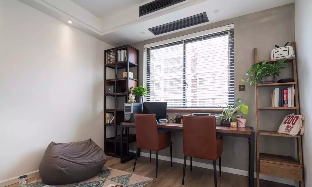 120平北欧三居室整个空间十分敞亮。