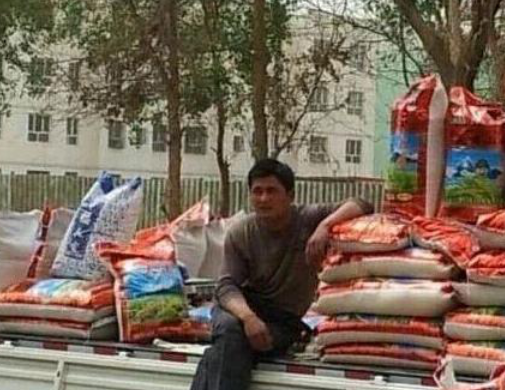 小沈阳|周润发卖大米,小沈阳开公交,电焊工刘德华,撞脸都这么厉害吗?