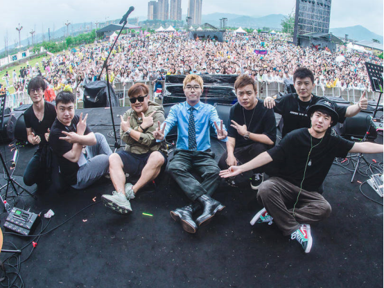 网络歌手|网络音乐作品点击量超高，收获广大粉丝，从未上过选秀的创作人