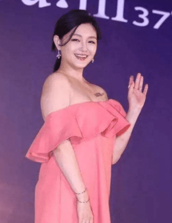 橘猫|43岁大S与老公汪小菲结婚后，身材逐渐走样，就连“双下巴”都露出来了