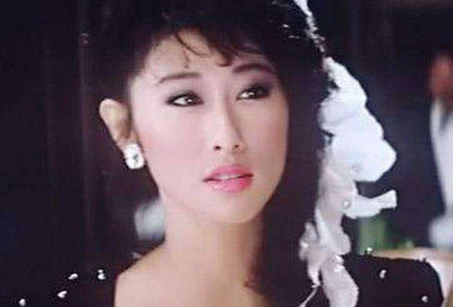 秋瓷炫|为娶她丈夫花3500万与前妻离婚,如今丈夫已老,她却依然年轻