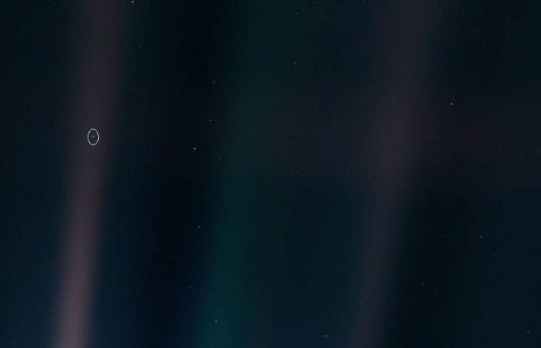 旅行者|距地球60亿公里，旅行者1号拍下的这张照片，无法想象地球是这样