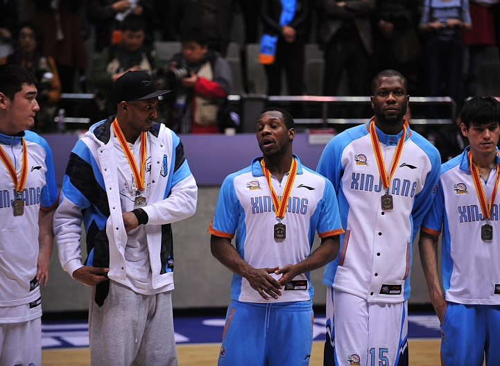 『广东男篮』宏远超强外援回归 易建联状态极佳 十冠有望！