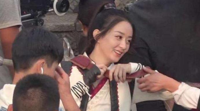 赵丽颖@赵丽颖复出拍戏却是演女二，当看到女主后，确实只能演女二