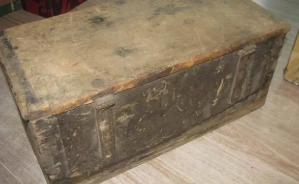 日军|河北农民下地干活，无意间挖出日军废弃木箱，打开后无不动容！