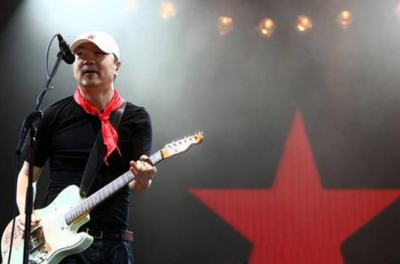 王小妮|三位唱功“一般”却地位极高的宗师级歌手，港、台、内地各占一位