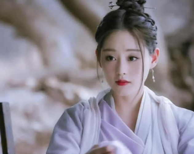 杨幂|杨幂旗下“5朵金花”，前4位都是越来越红，唯独她怎么捧都捧不红