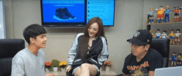 女主播|有种“大胆”叫做泰国体育节目, 为提高收视率, 女主播牺牲不要太多