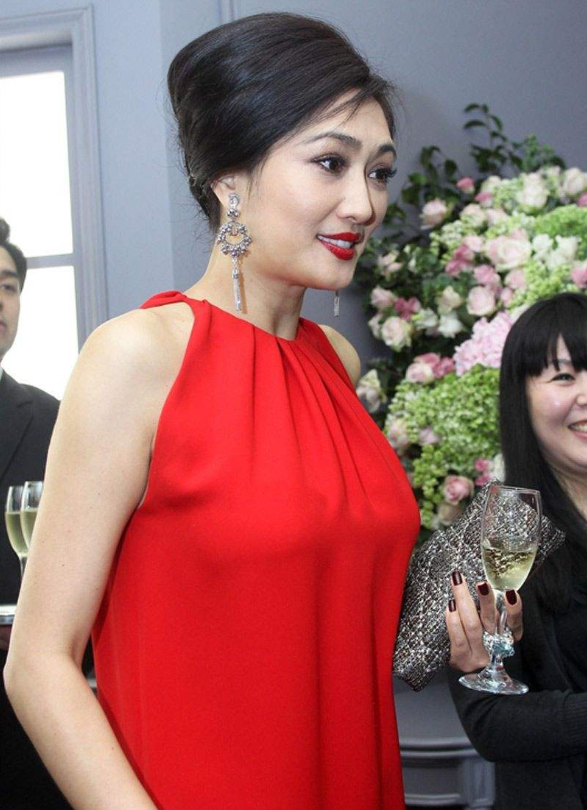 孟广美■她是最美李莫愁，被外国男友骗走5亿家产，如今嫁大7岁富豪活得精彩