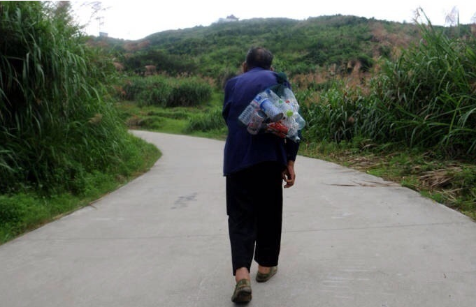 颜夕趣史|7旬老人1天痛失3子，欠下60多万债务，承诺人走账不灭