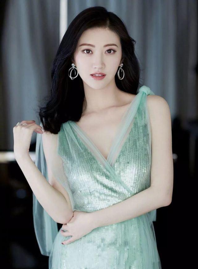 景甜|景甜“真人”长啥样？在没有美颜的镜头下，景甜的颜值也太真实了