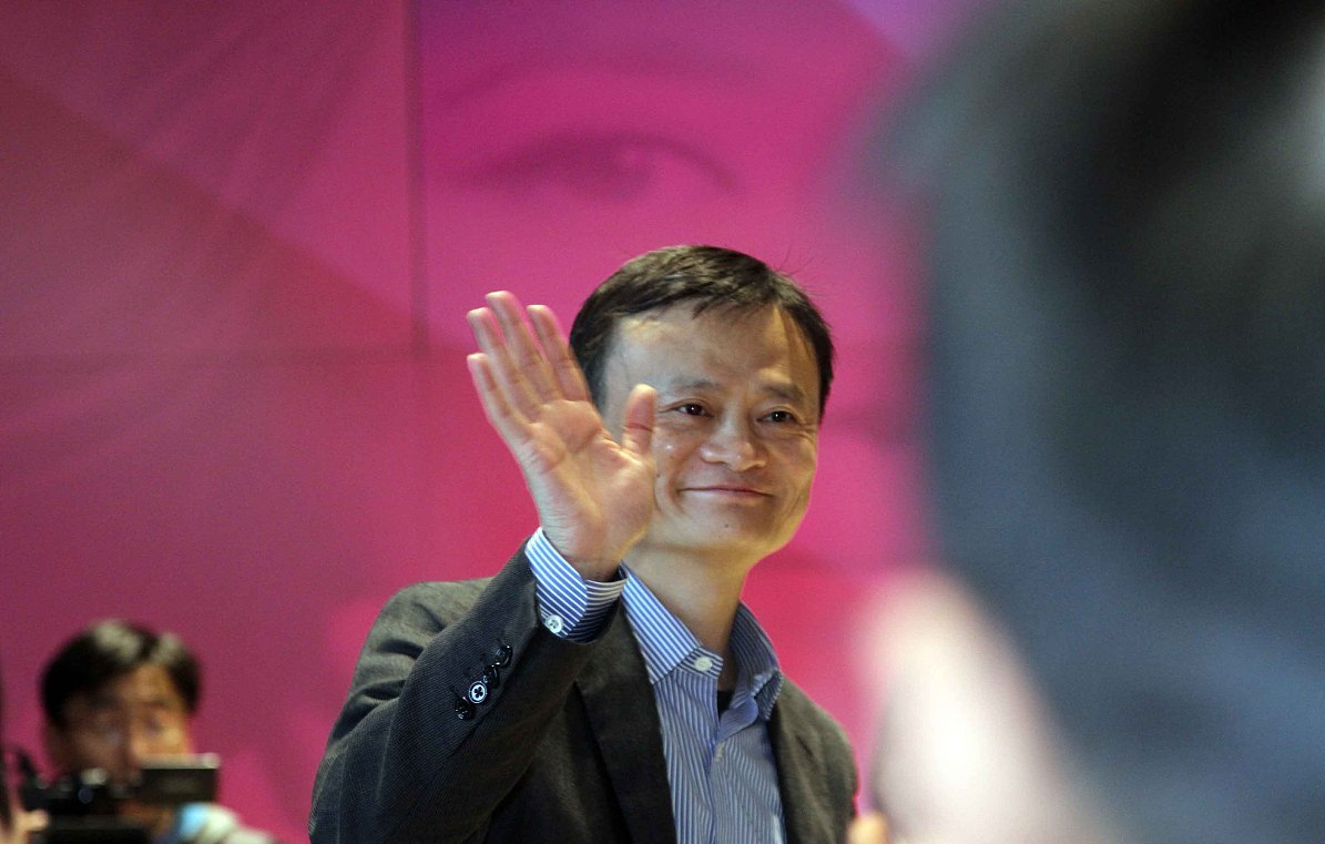 大疆无人机：顶尖黑客节目现场入侵支付宝，即将成功转账时，屏幕弹出一行字