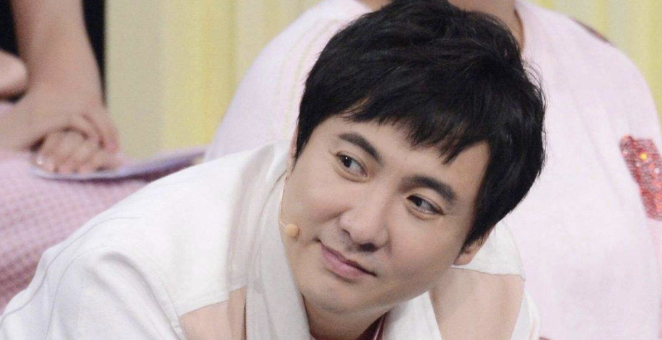 欢乐喜剧人|他是唯一一个没有靠山的《欢乐喜剧人》总冠军，现在也开始站队了