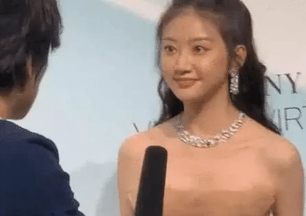 央视|央视“卸妆水”多牛？当看到景甜的真实颜值，网友：人间富贵花去哪了？