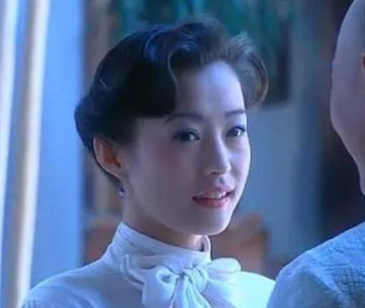 童星|童星出道因美貌迷倒释小龙，长大后嫁给黑人，如今颜值一言难尽