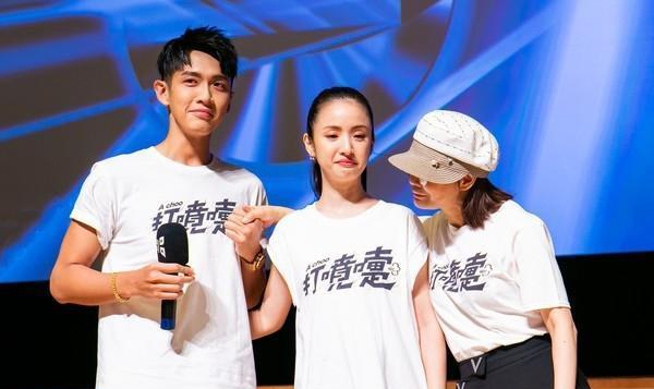 柯震东|谁在帮助“吸毒艺人”柯震东回归?新歌刚上架就遭举报!