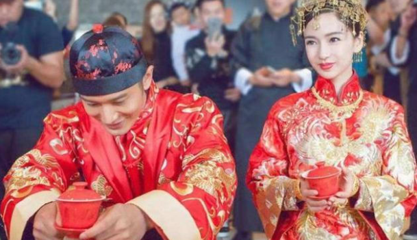 【黄晓明】她曾与黄晓明同居3年，却因一条短信分开，今31岁依旧单身一人