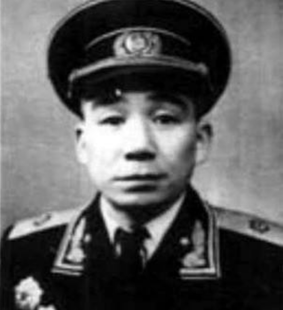 党史|建国后，大将军带着妻子衣锦返乡，不料家中竟还有一妻子在等他！