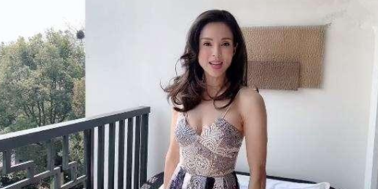 『小龙女』李若彤健身有多撩人？香汗淋漓美成小龙女，网友：突然原谅尹志平