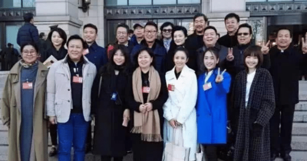 范冰冰|人民大会堂不许化妆,所有明星都被打回原形,看到范冰冰我醉了