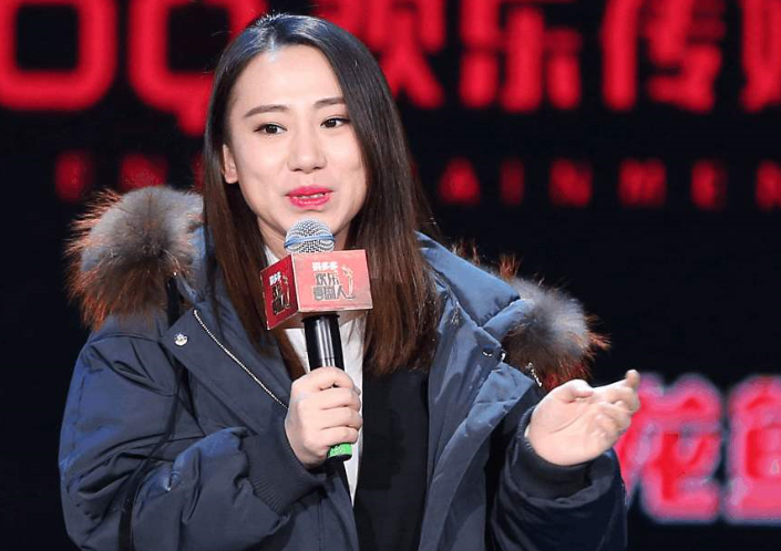 赵本山|22岁时被赵本山带上春晚,成名后开百万路虎,如今抛弃丈夫和儿子?