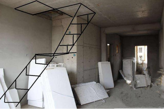 ##上下两层打通改复式，物业找上门气到吐血，业主：没破坏承重不改