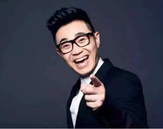 「大鹏」从《煎饼侠》请周星驰客串，就能看出大鹏在电影上，有多大的野心！