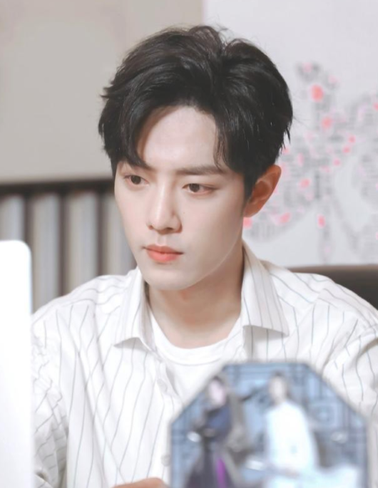 肖战|肖战新剧入围《云上白玉兰》,央视大屏投放持续数月,肖战一直在