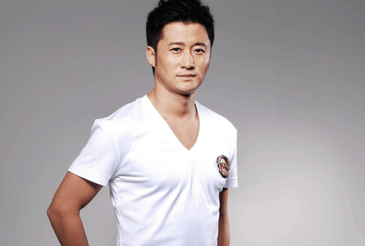 靳东孩子叫靳小爷,吴京孩子叫无所谓,全都败给冯绍峰儿子名字!