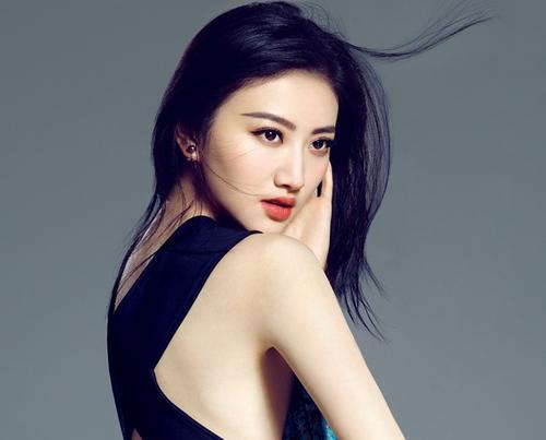 尤浩然|路人镜头下的景甜长啥样？关掉10级美颜后，终于相信张继科审美了