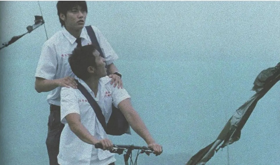 电影|阿信唱同名主题曲《盛夏光年》,暗恋好友多年,才发现他也喜欢你?