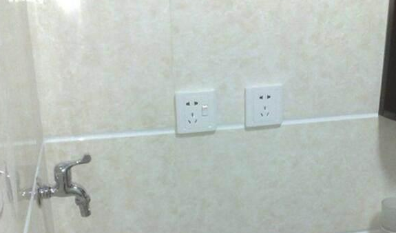 「」很多人家里装修,洗衣机的插座安装错误,最后后悔莫及
