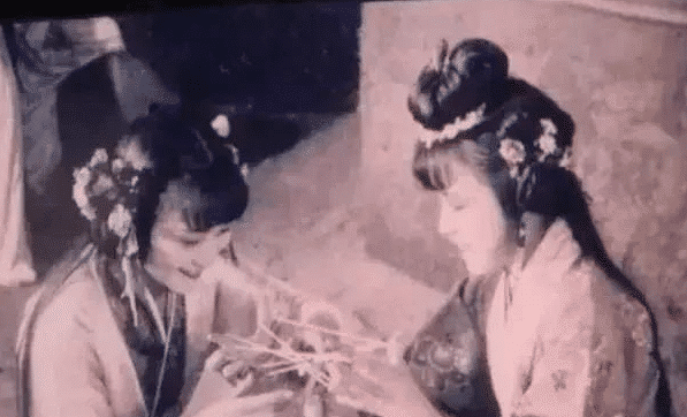 「王传君」1927年的《西游记》电影为啥禁播？看到蜘蛛精的裙子，你就明白了！