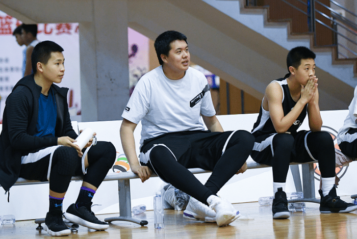 |唯一被父亲阻止的“球二代”,15岁身高达到2.05米,天赋克制不住